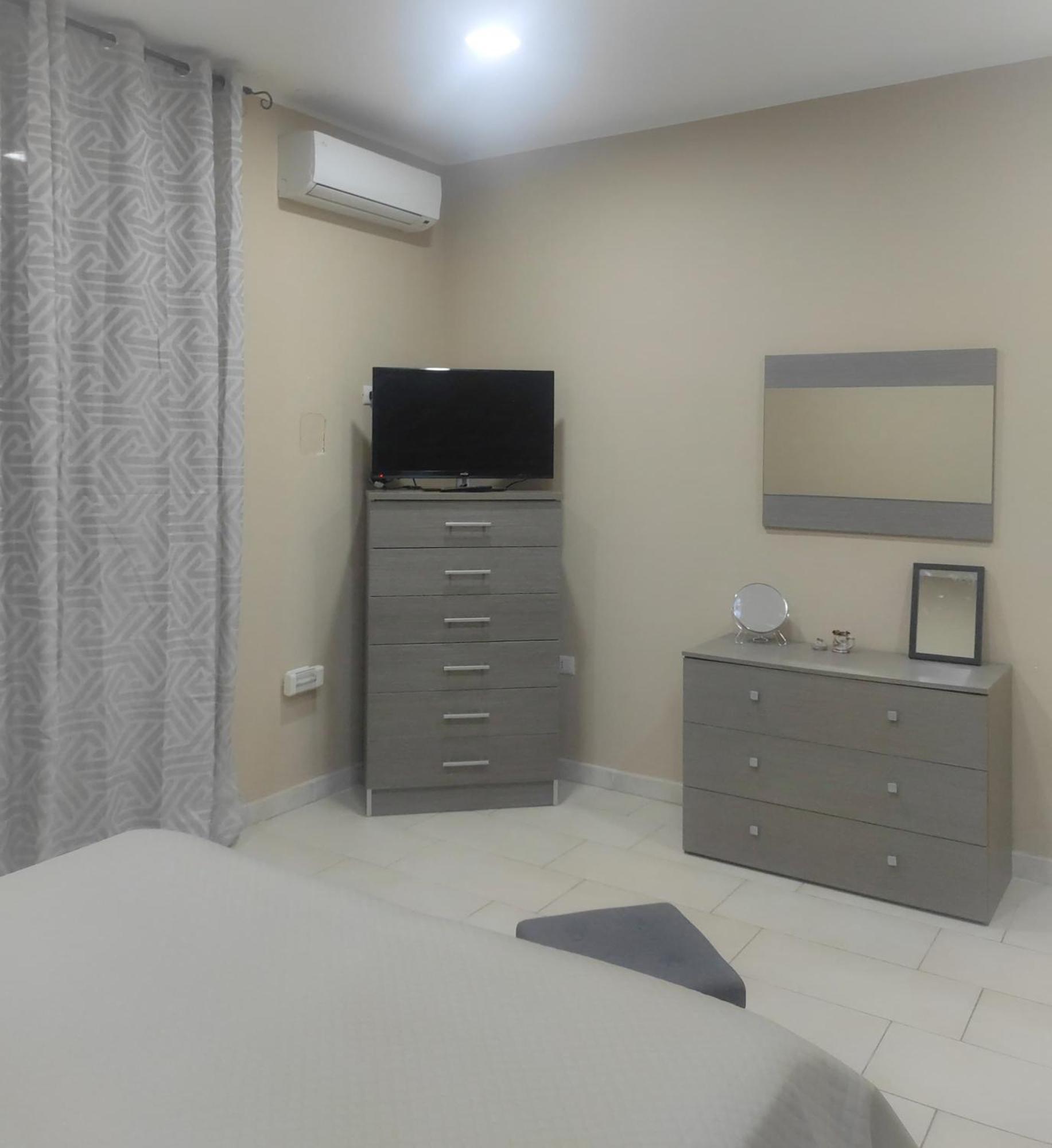 76 Avenue Suites Wi-Fi - Shuttle Reggio di Calabria Zewnętrze zdjęcie